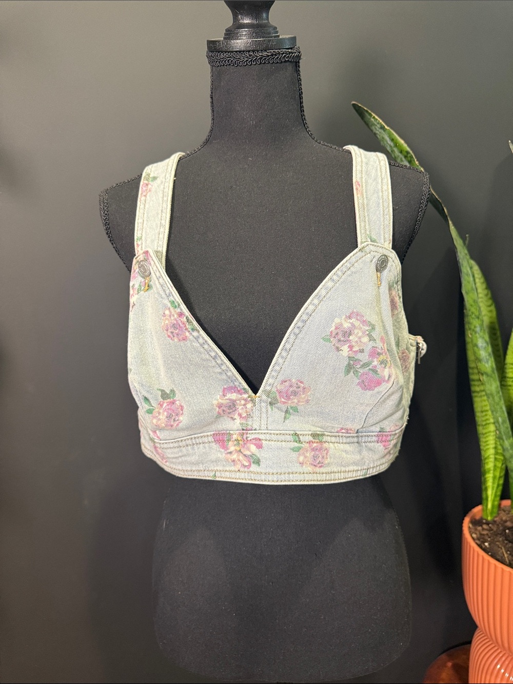 wild fable Floral Denim Crop Top in Light Blue with Pink Roses